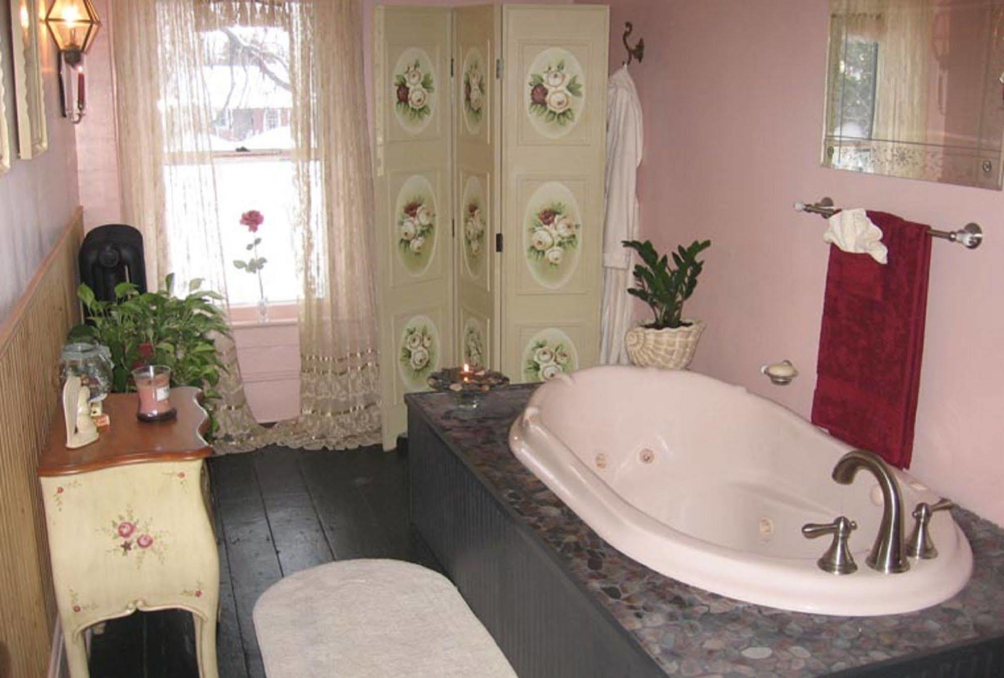 The Bella Ella Bed And Breakfast Canandaigua Exterior photo